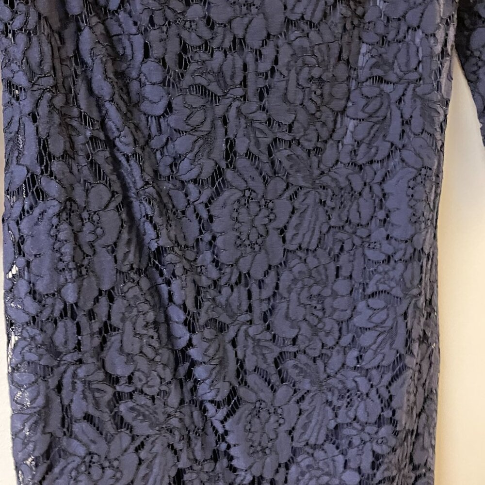 Vince Camuto Navy Lace Overlay Shirttail Hem Shift Designer Dress - Picture 4 of 8